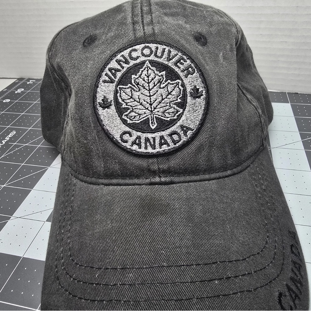 Sunright Men's Black Embroidered Canada One Size Adjustable Baseball Cap